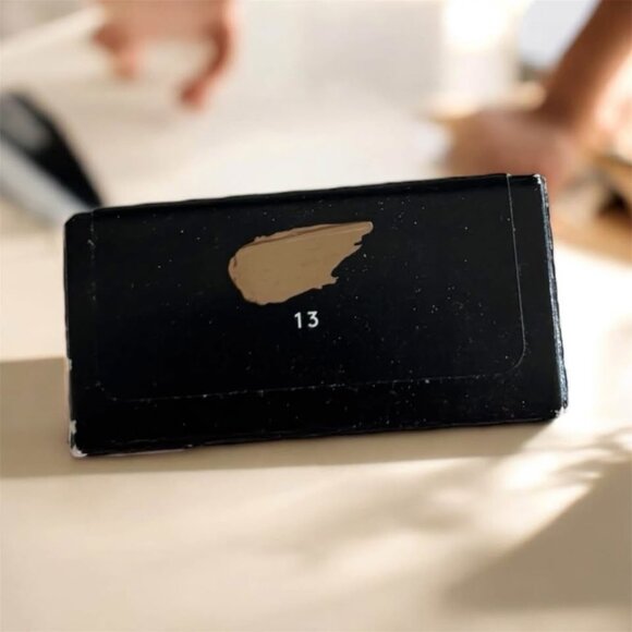 Fenty Eaze Drop foundation - Picture 2 of 3